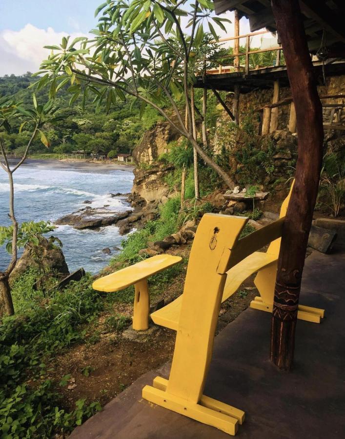 Monkey House Hostel Tola Exterior photo